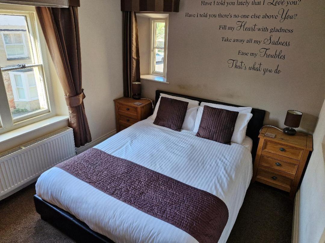The Court House Inn Thrapston  Extérieur photo